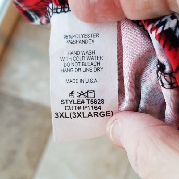 💋Frumos Plaid Tulip Hem Cowl Neck Tunic small size available only - Picture 6 of 8